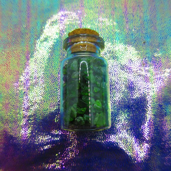 Chrome Diopside Gemstone Chips In A Bottle Embellishments Natural Semi Precious - Picture 3 of 3